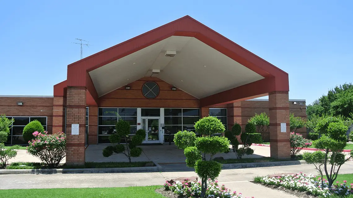 Entrance to Glen Oaks Hospital